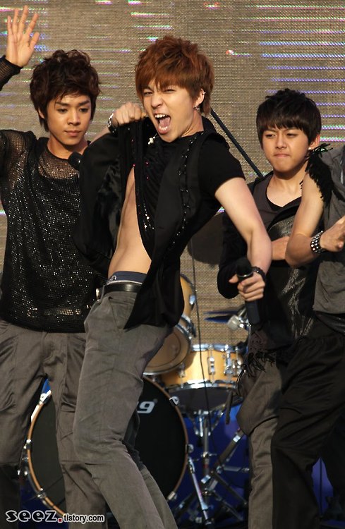 actually I'm not gonna post things I don't care about any more fuck you this is my thread. look at this picture of Soohyun around Bingeul Bingeul era I forgot to post before. Xander and Dongho's expressions really make it, for me