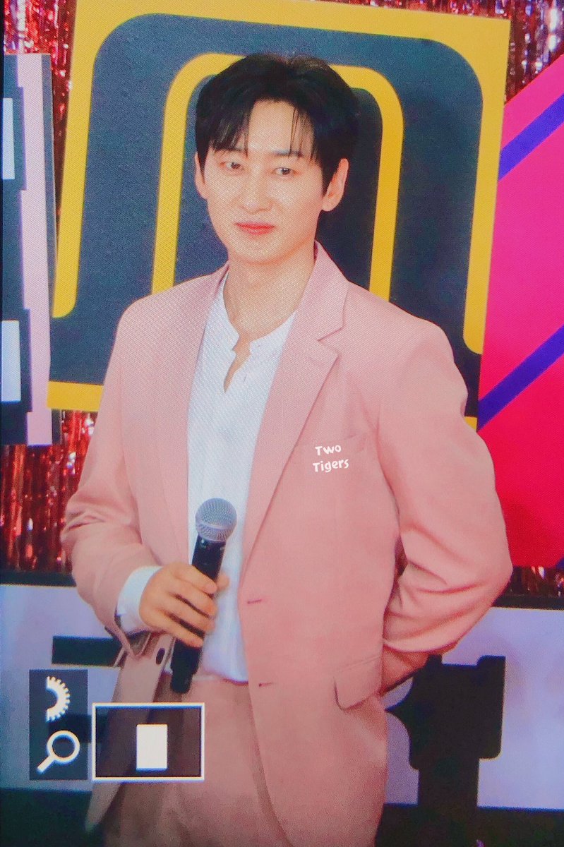 TwoTigers_DE's tweet photo. -200726  DREAM CONCERT💎

자체발광보석미남!!

 #이혁재 #은혁 #Eunhyuk #슈퍼주니어 #leehyukjae @AllRiseSilver https://t.co/FP8akGoiQb
