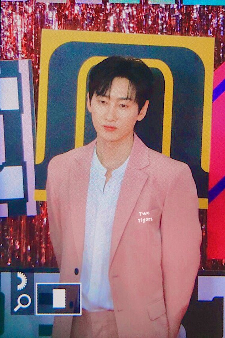 TwoTigers_DE's tweet photo. -200726  DREAM CONCERT💎

자체발광보석미남!!

 #이혁재 #은혁 #Eunhyuk #슈퍼주니어 #leehyukjae @AllRiseSilver https://t.co/FP8akGoiQb