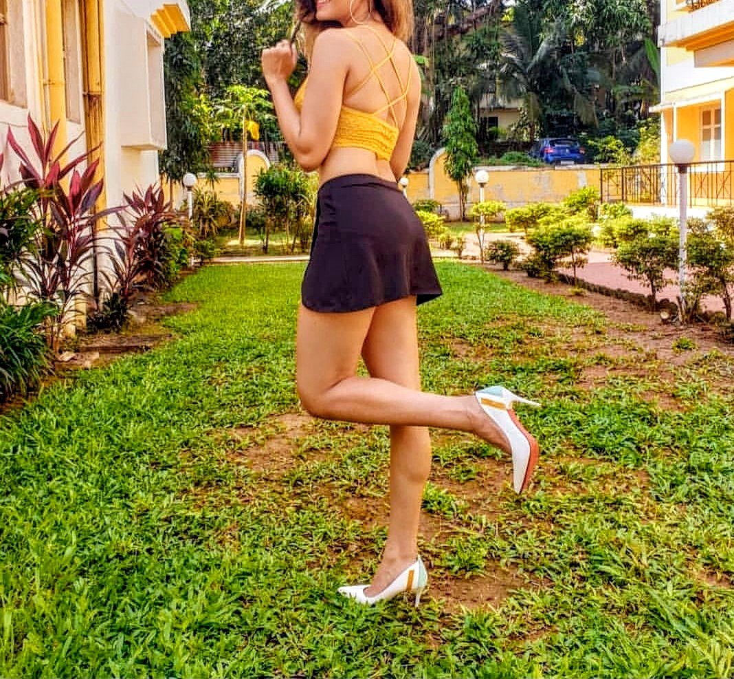 ntsharma95's tweet photo. Desi Lolita? 

#DesiGirl #mumbaisugarbaby #dubaidate #indiandate #teenfantasy #lovelegs #highheel https://t.co/enOFpglB9x