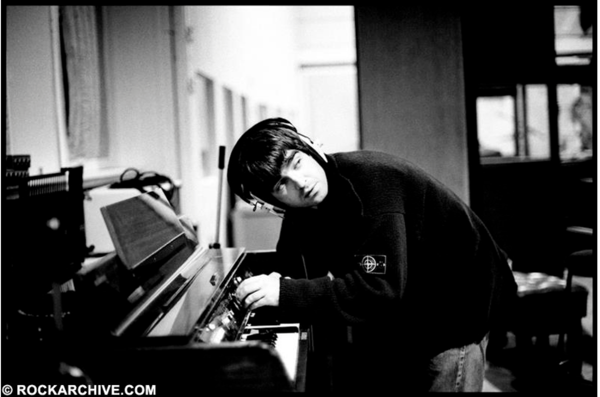 oasis's tweet photo. “Noel recording 'Be Here Now' at Abbey Road Studios in October 1996” 📸: Jill Furmanovsky
Make sure to check out more of Jill's classic / rare Oasis shots here 👉 https://t.co/x5nuzPI2Ms https://t.co/nUf7C8HVls
