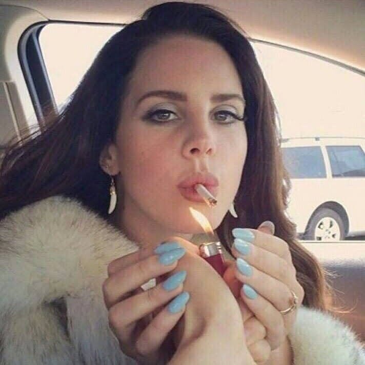 renasauriaaaaa's tweet photo. La cuarentena les hizo efecto que critican hasta por que se tiñe el pelo😒 #WeLoveYouLANA #WeLoveLana #lanadelrey https://t.co/QaYPIKWK08
