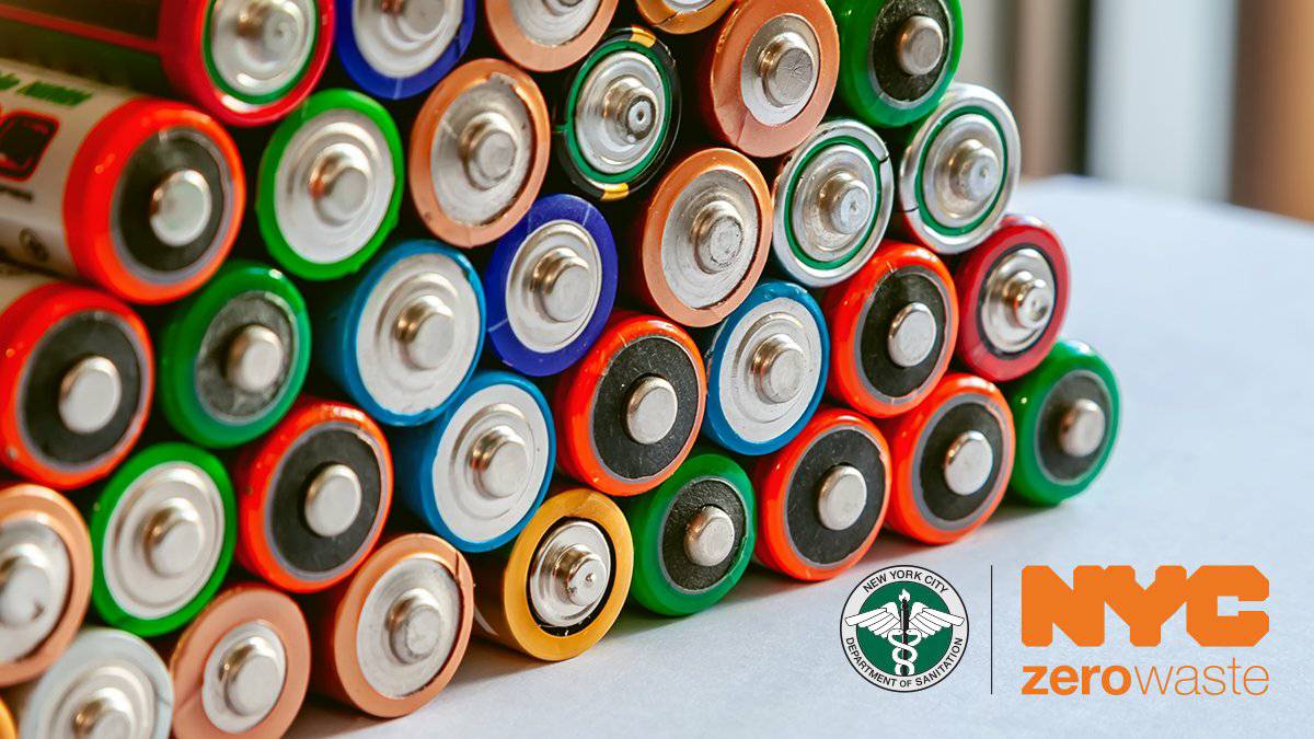 NYCzerowaste's tweet photo. Hey #NYC! Alkaline batteries no longer contain mercury and are not hazardous. You can place in the trash. #sunday https://t.co/9jXlBgbPiR