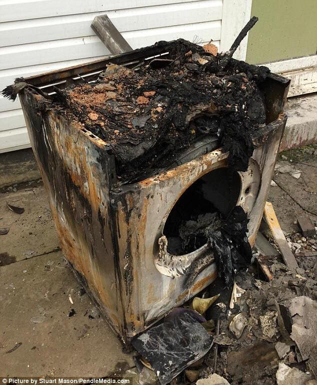 Tyne_Wear_FRS's tweet photo. Have you got the tumble dryer on today? Here's some safety tips: 
•Clean out the lint filter after or before every use 
•Look for scorching or burn marks, check for loose or worn wires
•Never overload 
•Don't use overnight or when you're not home. 
#ElectricalSafety https://t.co/f0ubA2xfG6