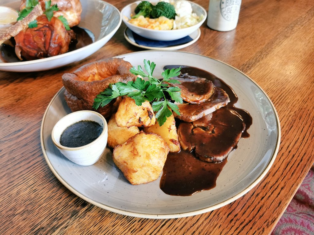 Fox and Hounds tweet media