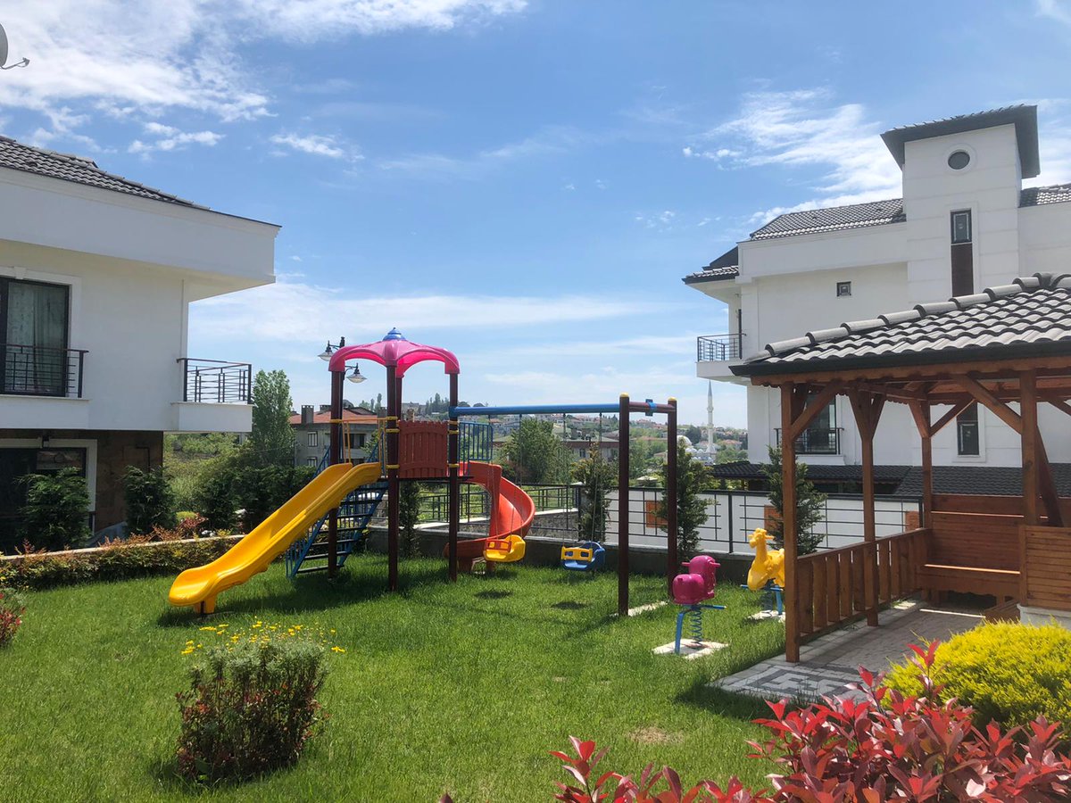 🇹🇷 عقار مناسب للجنسية التركية🇹🇷

فيلل للبيع ضمن مجمع سكني متكامل 

مواصفات المجمع : 
مسبح ، ألعاب الأطفال ، حدائق ، گراج مغلق للسيارات ، أمن و حراسه 24 ساعة . 

توجد فيلل 6 غرف نوم و 7 غرف نوم و 8 غرف نوم 
مجموع الفيلل في المجمع 14 
تبدأ اسعار الفيلل من 3 مليون ليرة تركية