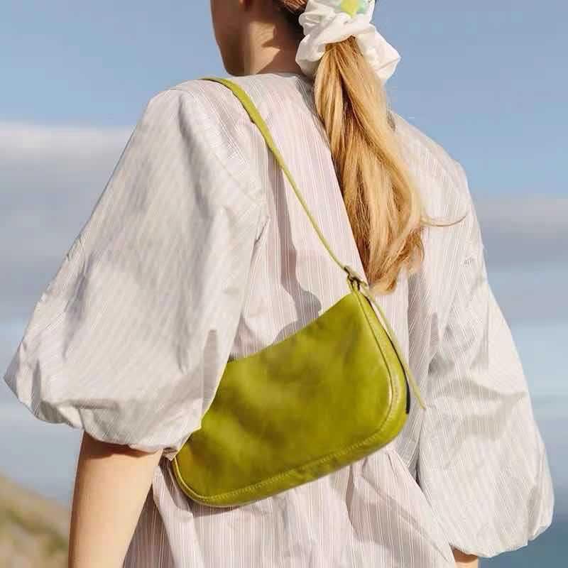 mellowxbag's tweet photo. [พร้อมส่ง] 🐞𝐻𝑜𝐵𝑜 𝐵𝑎𝑔✨⁣
ทรงนี้ด��ย์มากคนถามหาเยอะเว่อ สวยหรูดูแพงมากค่ะ ปังไม่ไหว!⁣
🐞 size : 25x13cm⁣
🐞 วัสดุทำจากหนัง PU กันน้ำ ซับในด้วย Polyester⁣
🐞 สายปรับเลื่อนความยาวได้ ⁣
🐞มี 6 สี ดำ ขาว เขียว ม่วง เหลือง ฟ้า
🐞 300฿ free reg.⁣
(รูปเพิ่มเติมในig) https://t.co/UhyjihW3MZ