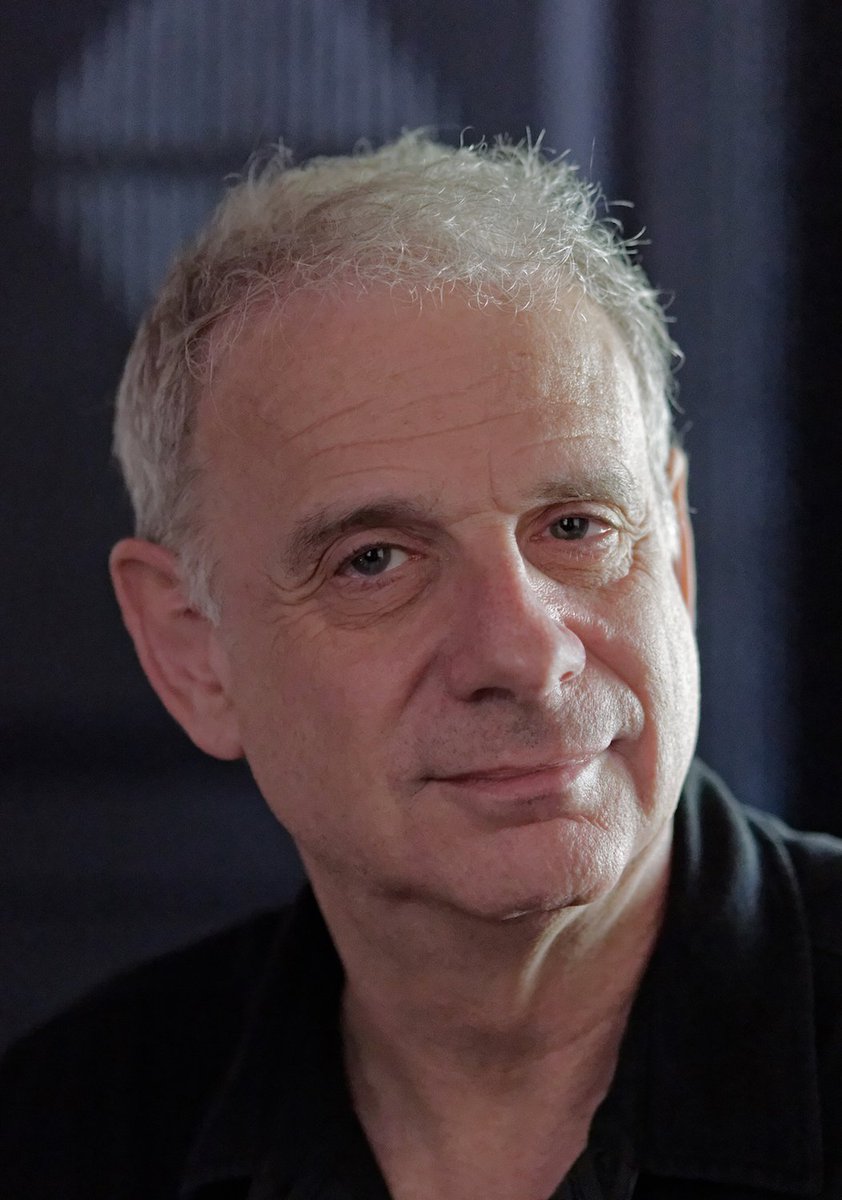 CervantesMHC's tweet photo. "La capacidad de #escribir y #leer #libros es una de las cosas que nos transformaron como especie." James Gleick @JamesGleick #JamesGleick @CervantesMHC https://t.co/OjYPuVUG6Y