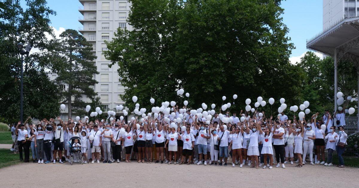 Le_Progres's tweet photo. #Loire| #Roanne: plus de 300 participants à la marche blanche pour Enzo https://t.co/H87KECyIqp https://t.co/5lwcUIlegF