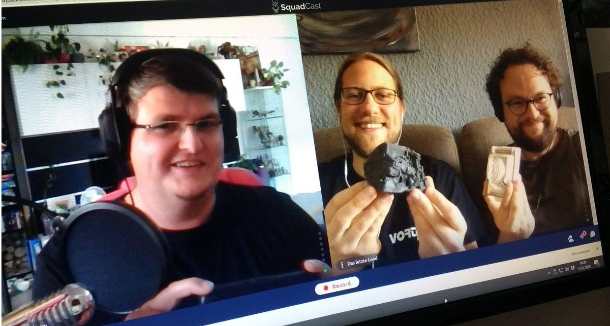 schundkritik's tweet photo. Im neuen #Schundcast berichten Regissseur @marcelbarion und Produzent @derhannesb über die aufwändige Nachproduktion ihres No-Budget-Science-Fiction-Films @DasLetzteLand.  #Podcast #sciencefiction #Siegerland Hier geht es zur Folge: https://t.co/83hPclVjzE. https://t.co/ECVBQNqOhx