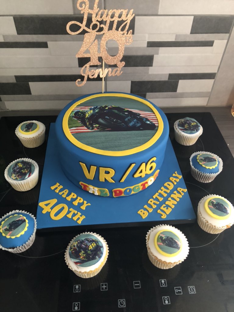 Jennat_32's tweet photo. @ValeYellow46 my 40th birthday cake with cupcakes to match absolutely stunning #vr46 #thedoctor https://t.co/MEiz7gVy7W