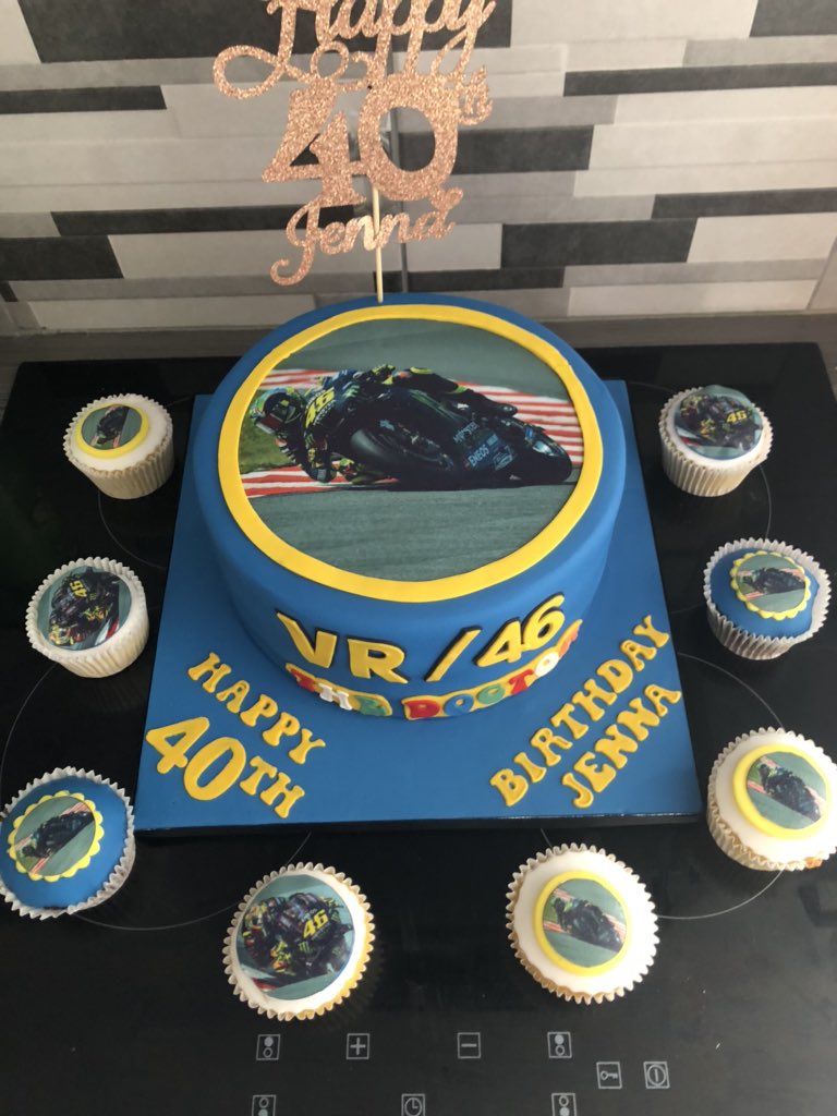 Jennat_32's tweet photo. @ValeYellow46 my 40th birthday cake with cupcakes to match absolutely stunning #vr46 #thedoctor https://t.co/MEiz7gVy7W