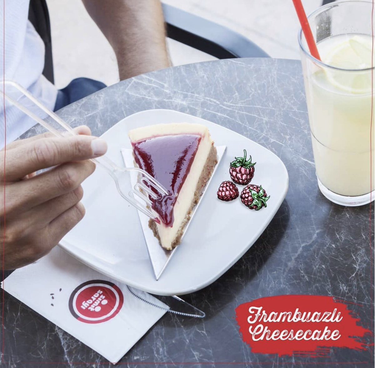 Frambuazlı Cheesecake ve enfes limonata sıcaklara meydan okuyor..👌🏻😊

Sana eşlik etmesini istediğin arkadaşını etiketle!😉
.
.
#ByzOutlet #Avm #AlısverisinHerRengi #SimitSarayı #Cheesecake #Limonata #Pazar
