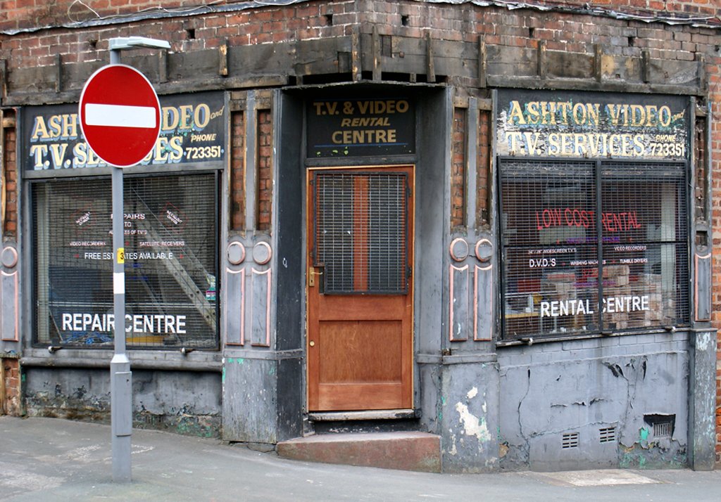 bernieblac's tweet photo. A long gone relic from the days when the latest consumer electronics could be rented or even repaired! #FontSunday #DesignMuseum https://t.co/Y11vBiJoAC