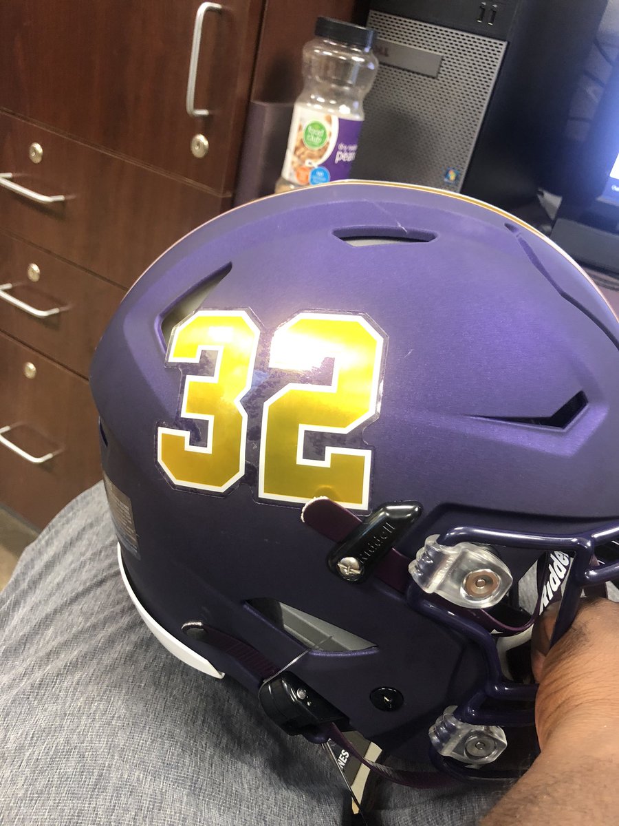 GeauxBeaux8's tweet photo. Well since my boys let the cat out the bag, may as well let you see it. New year same goal. 1 week at a time. Bigger than football. Playing with a purpose .Year 3 Loading ...
#LLN32 #GeauxBeGreat #Pressure #GroveeStreet #WeArePG @PGSpartans https://t.co/Moa7NhZXzA
