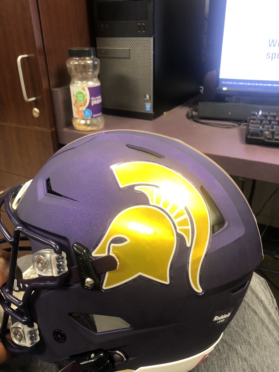 GeauxBeaux8's tweet photo. Well since my boys let the cat out the bag, may as well let you see it. New year same goal. 1 week at a time. Bigger than football. Playing with a purpose .Year 3 Loading ...
#LLN32 #GeauxBeGreat #Pressure #GroveeStreet #WeArePG @PGSpartans https://t.co/Moa7NhZXzA