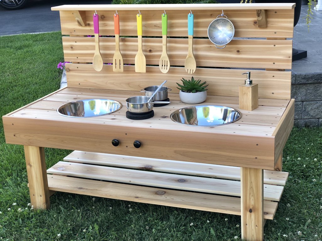 KKitchenz's tweet photo. 4Ft. Cedar Mud Kitchen π #mudkitchensontario #mudkitchenfun https://t.co/YXUNcrC3bV