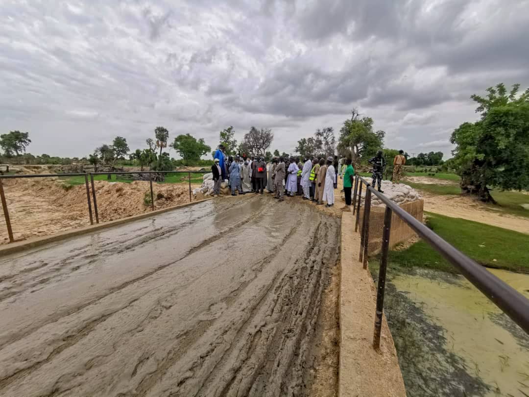 GovBorno's tweet photo. .@ProfZulum travels to Damasak, meets returned refugees, supports 674 households

... Inspects works on 1,000 shelters https://t.co/rceo4dvDKT https://t.co/jAaVm93cJl