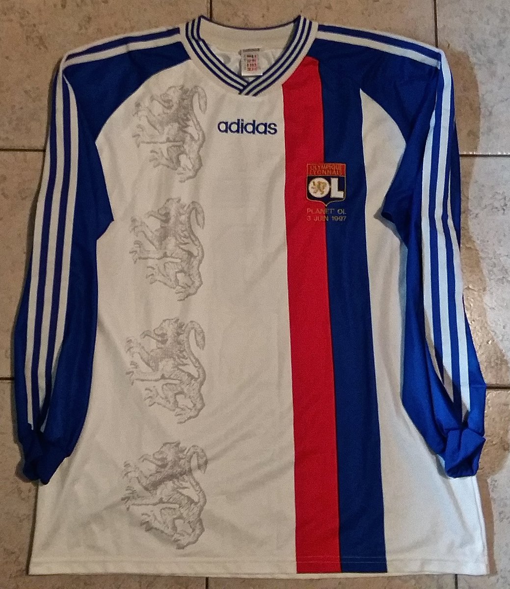 DesignerDuDima1's tweet photo. #ConceptKitLigue #Semaine3
@ConceptKitLigue 

Remake Olympique Lyonnais - Saison 1997/1998 https://t.co/lY01HafjiO