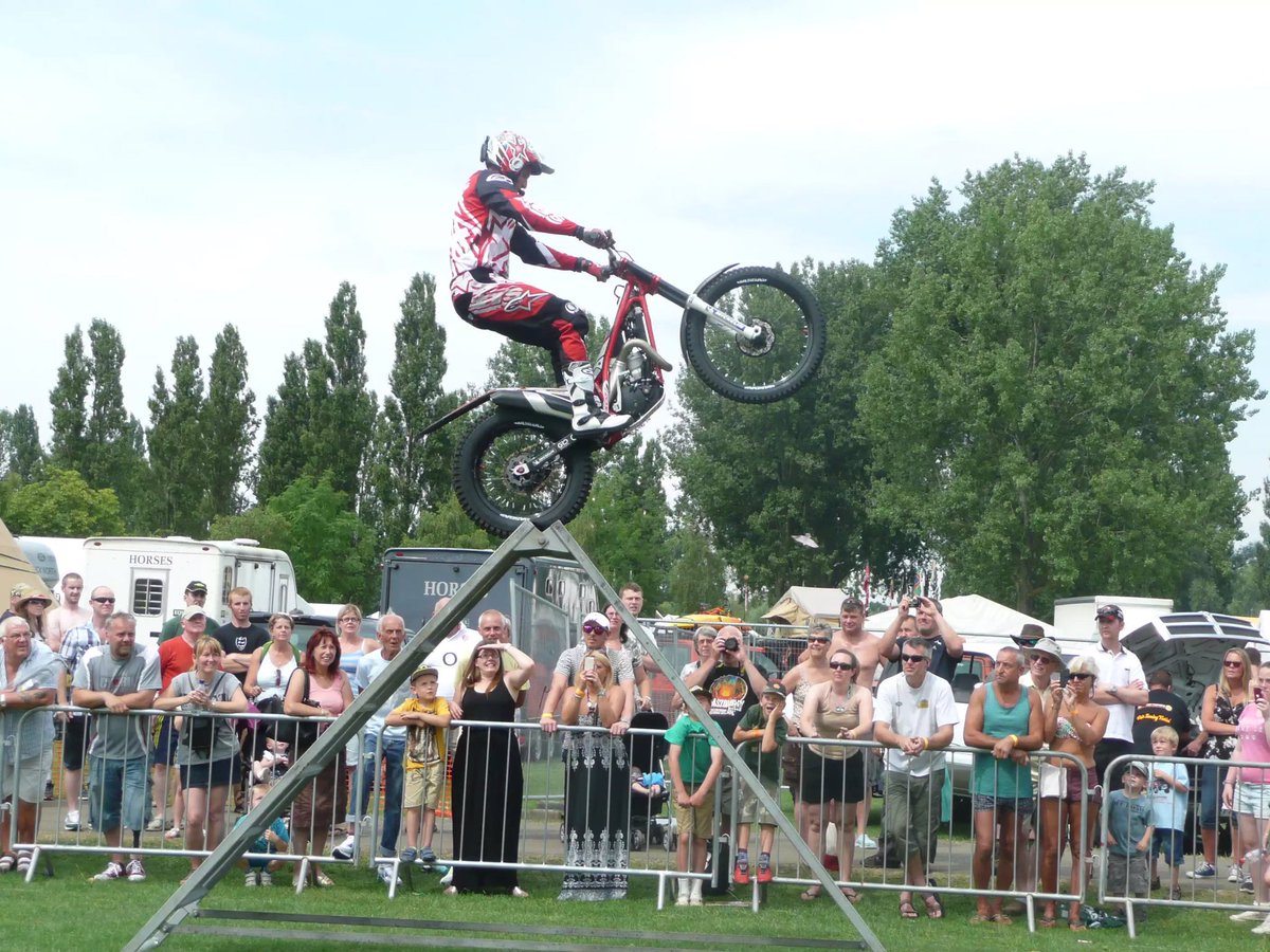 6 years ago today was a another good day out with <a href="/stevecolleycouk/">Steve Colley</a> at the Land Rover show at <a href="/Bil_Aquadrome/">Billing Aquadrome</a> Good old day &amp; brilliant memories, hopefully they will return soon ✊🏼👍🏽