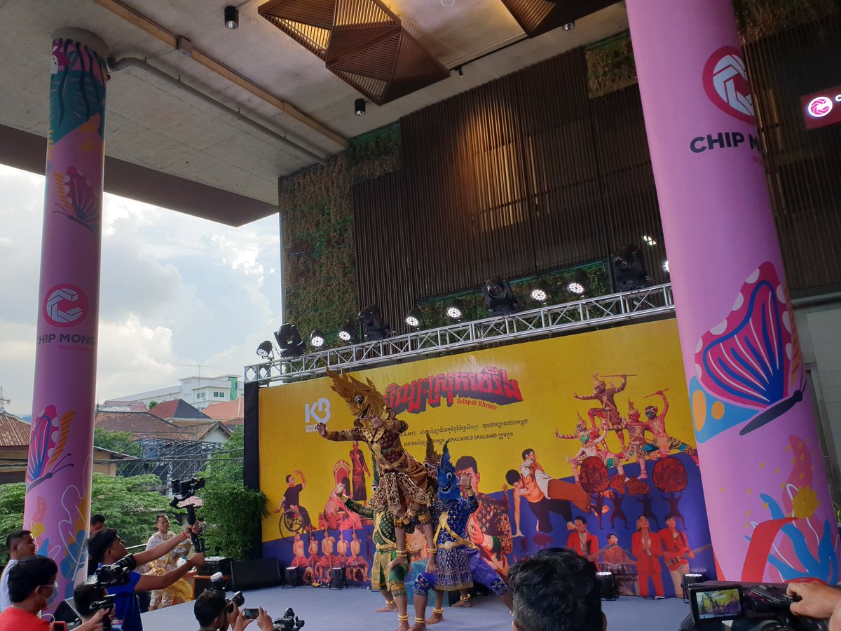 MechDara1's tweet photo. come to see Mr art at #chipmong https://t.co/4iTBhms9e5