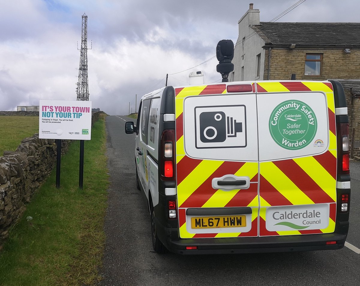 Warden316's tweet photo. Off on fly tipping patrols on the edges of @Calderdale with @WardenRonan304 remember #itsyourtownnotyourtip even all the way up here! #keepcalderdaleclean #safercalderdale https://t.co/glLG8FVggP