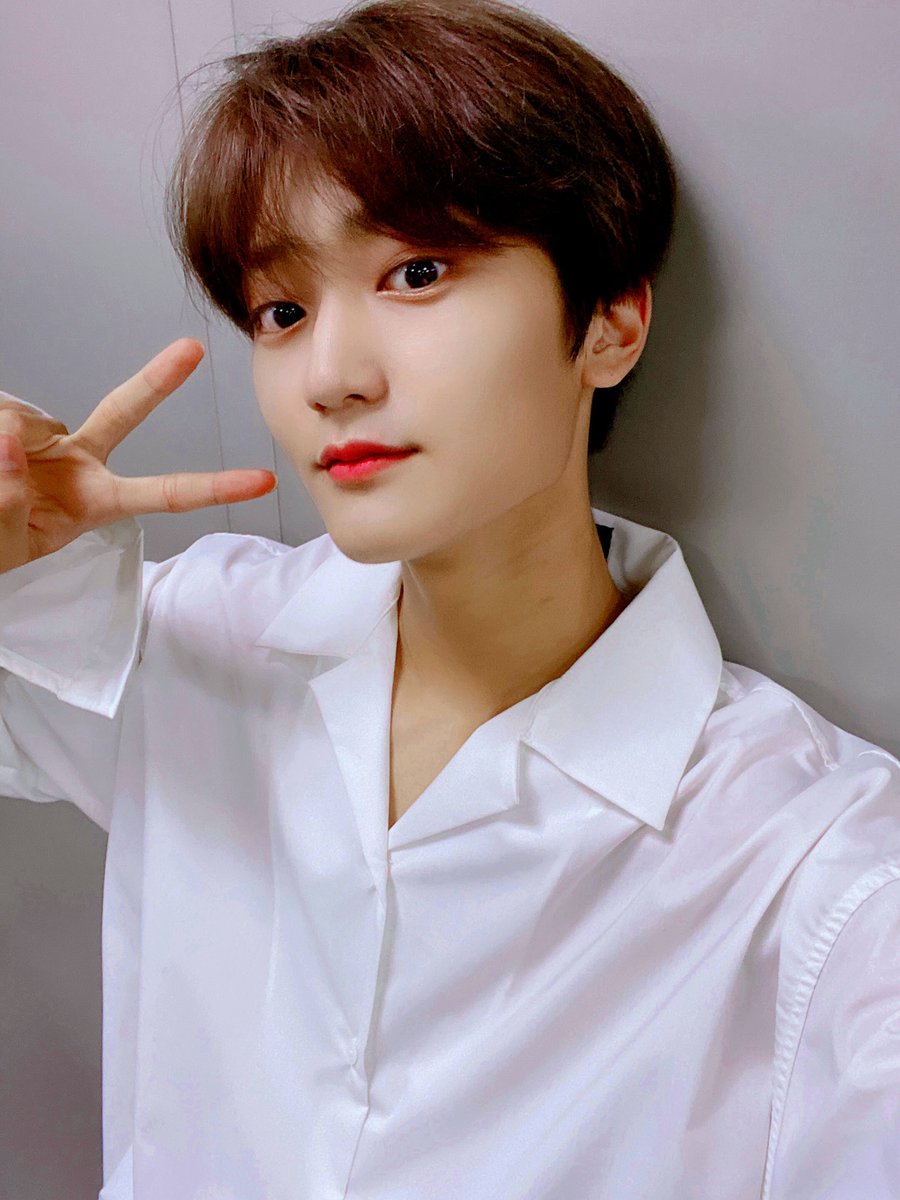 CRAVITY_twt's tweet photo. 어제 드림콘서트 무대 보셨나용~? 저는 러비티 여러분들과 함께해서 너무 행복했어요 ㅎㅎ오늘 스페셜무대도 기대 해주세요~^^
러비티가 있기에 우리도 있습니다❤

#태영 #드림콘서트 #봄이생각나는날 https://t.co/rQ8TgWRAwR