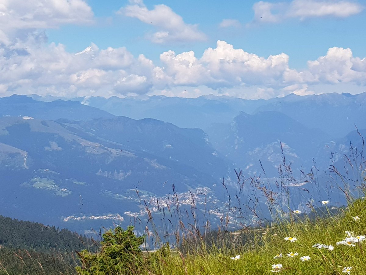 CristinaRod86's tweet photo. Cima monte grappa 🥰🥰 #bassanodelgrappa #montagna  #mountains #luglio #sun #Summer2020  #estate #relax #Peace #nuvole #ariasana https://t.co/lOy3tuA3a6