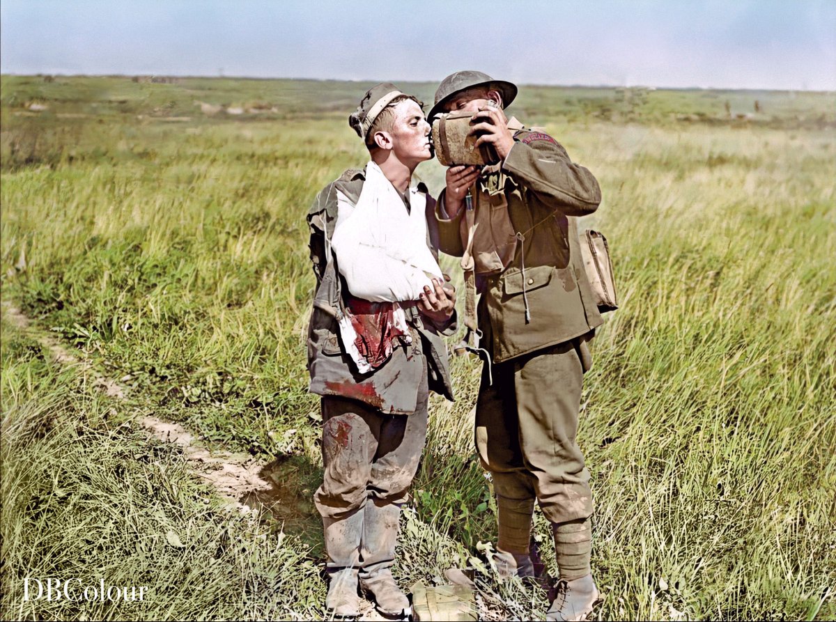 colour_history's tweet photo. Attack on Moyenneville.
A Scots Guardsman giving a wounded German prisoner a drink. Near Courcelles, 21 August 1918.
© IWM Q 6983 https://t.co/9Ai8w4YSC6