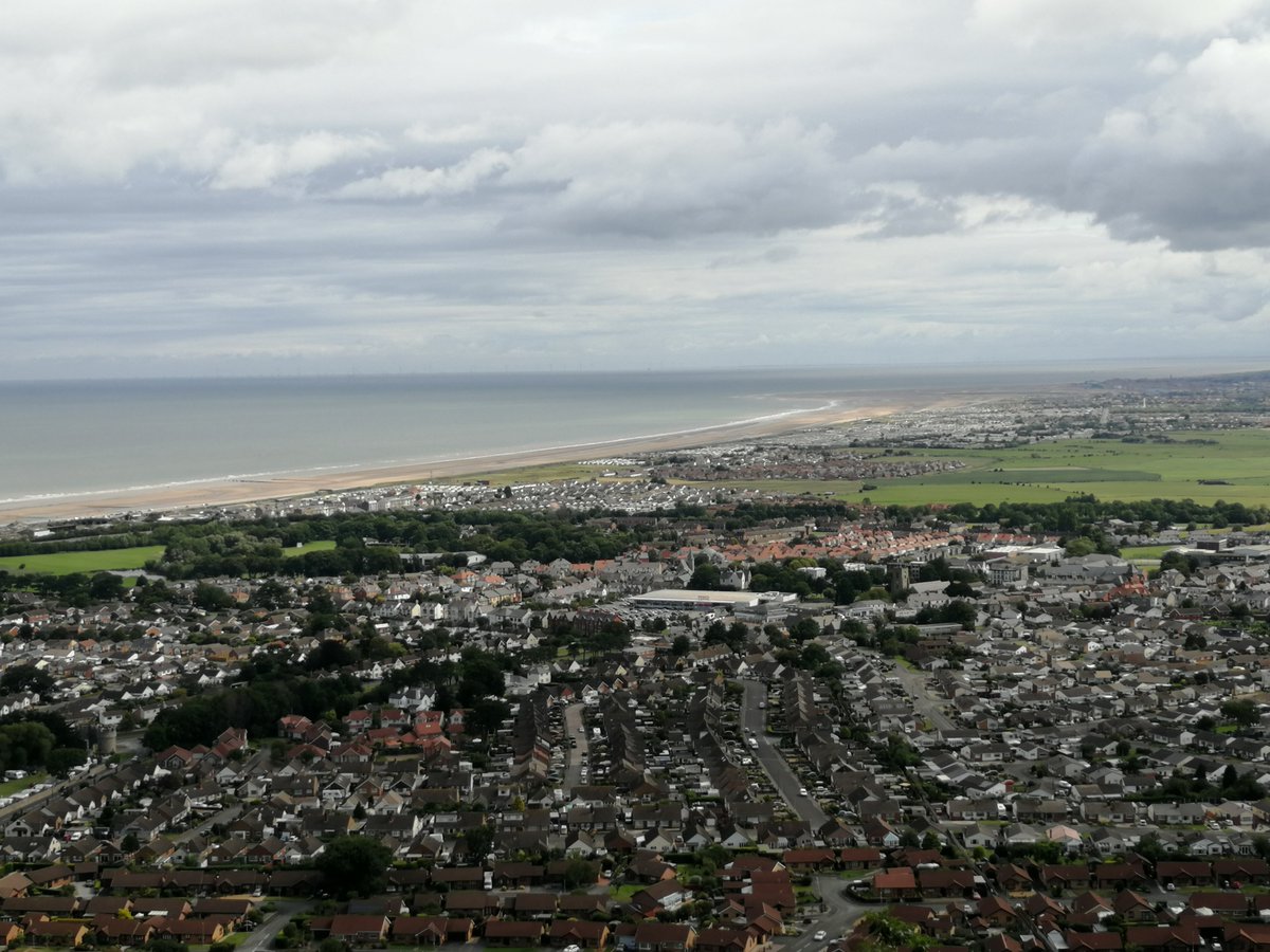 LisaReesJones5's tweet photo. Taking advantage of a free Sunday morning before a late shift.

This route is unreal 😍😍🌲🌳🏞️🏖️can see the entire North Wales coast from up here!

#ClearMind #RunRoute #NewFaveRoute https://t.co/mRAETBBxsO
