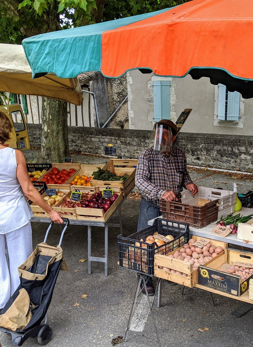 Quercy46Lot's tweet photo. This morning at the Montcuq market where everyone was voluntary wearing masks in a good atmosphere. https://t.co/wqLpobU4Zj