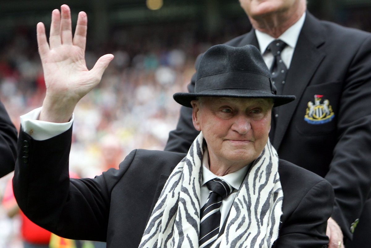 ChronicleNUFC's tweet photo. On this day in 2009, #NUFC legend Sir Bobby Robson made his final public appearance at St James' Park.

Never forgotten ⚫⚪ https://t.co/ejJN3lyasv
