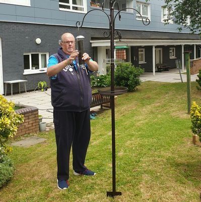 Andywales55uk's tweet photo. This is our big garden before the garden &amp; wildlife project stated up this year &amp; look at it now.🏴󠁧󠁢󠁷󠁬󠁳󠁿🐦🍁🌱🌿😀📷 &amp; me with the wild bird feeder station we got as well https://t.co/Wbtwn1rKG7