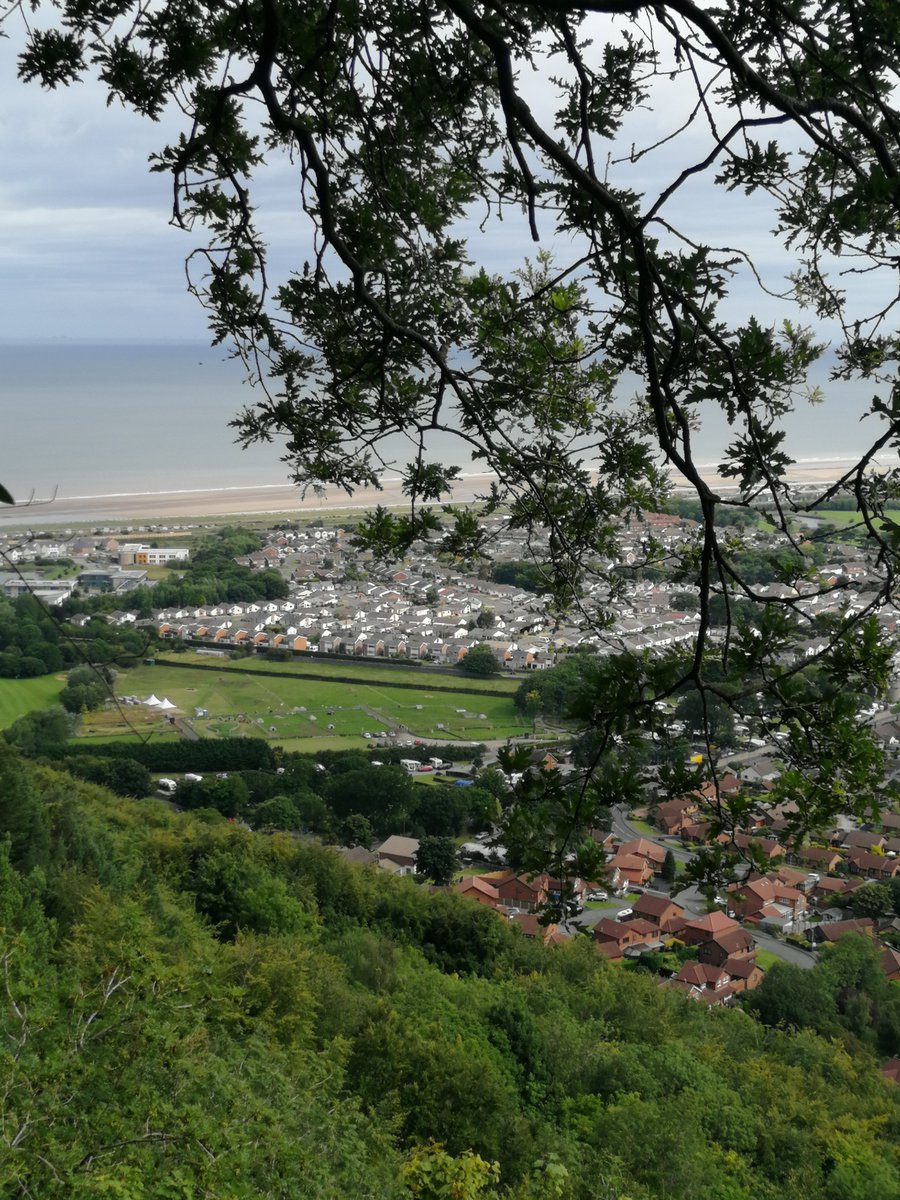 LisaReesJones5's tweet photo. Taking advantage of a free Sunday morning before a late shift.

This route is unreal 😍😍🌲🌳🏞️🏖️can see the entire North Wales coast from up here!

#ClearMind #RunRoute #NewFaveRoute https://t.co/mRAETBBxsO