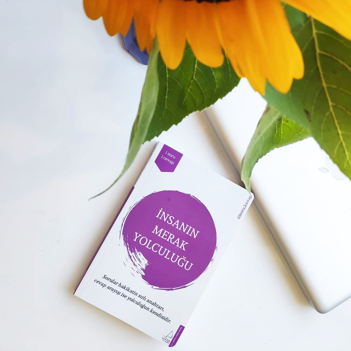 Pes etmemek, hayallerimize ayakta durabileceği şansı, zamanı vermektir, kendimize hata yapma özgürlüğü vermektir. Pes etmemek, keşkeleri yok etmektir. Yolun sonunda iyi ki pes etmemişim demektir.

İnsanın Merak Yolculuğu