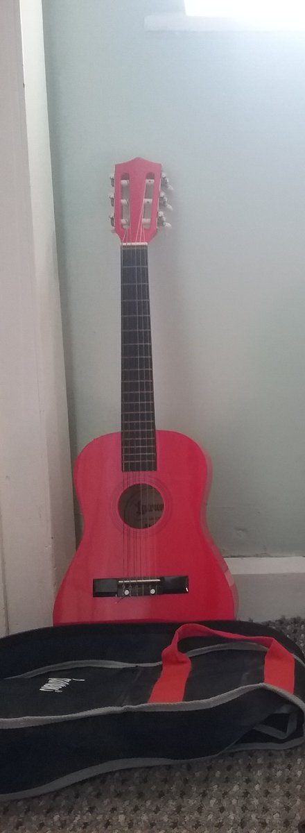 FreegleSandy's tweet photo. OFFER: Childs guitar (Sandy SG19) https://t.co/vFNO13fmOK https://t.co/lnslb7KrHA