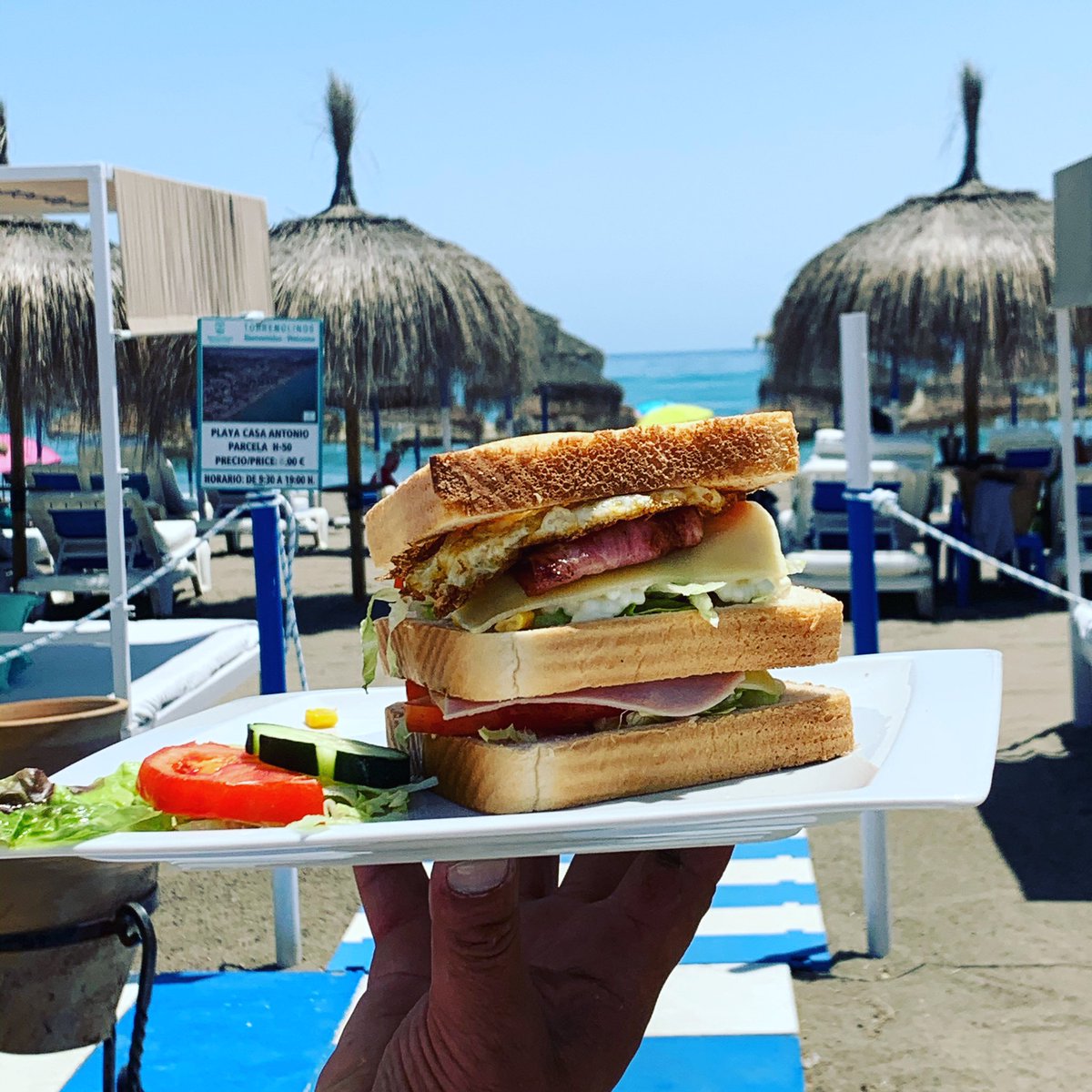 RestCasaAntonio's tweet photo. #Domingo baby!!!!! 
Nosotros con ganas de llevártelo a la hamaca para que no pierdas ni un rayo de sol....☀️☀️☀️☀️🏖🏖🏖🏖💙
#restaurantecasaantonio #torremolinos #snackbarservice #beachclub #moetmoment #cocktails #wine #seafood #marisco #balinesas #sunbeds #hotelmeliacostadelsol https://t.co/EbJLk9veL8