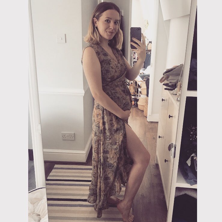 NatashaHarrison's tweet photo. Halfway through celebrations! π
(pretending to myself I look like this today.. and not like a sofa-beached Mike Wazowski with a top knot π¬)
#20weeksdown #pregnancy https://t.co/6lD5RZyBn9