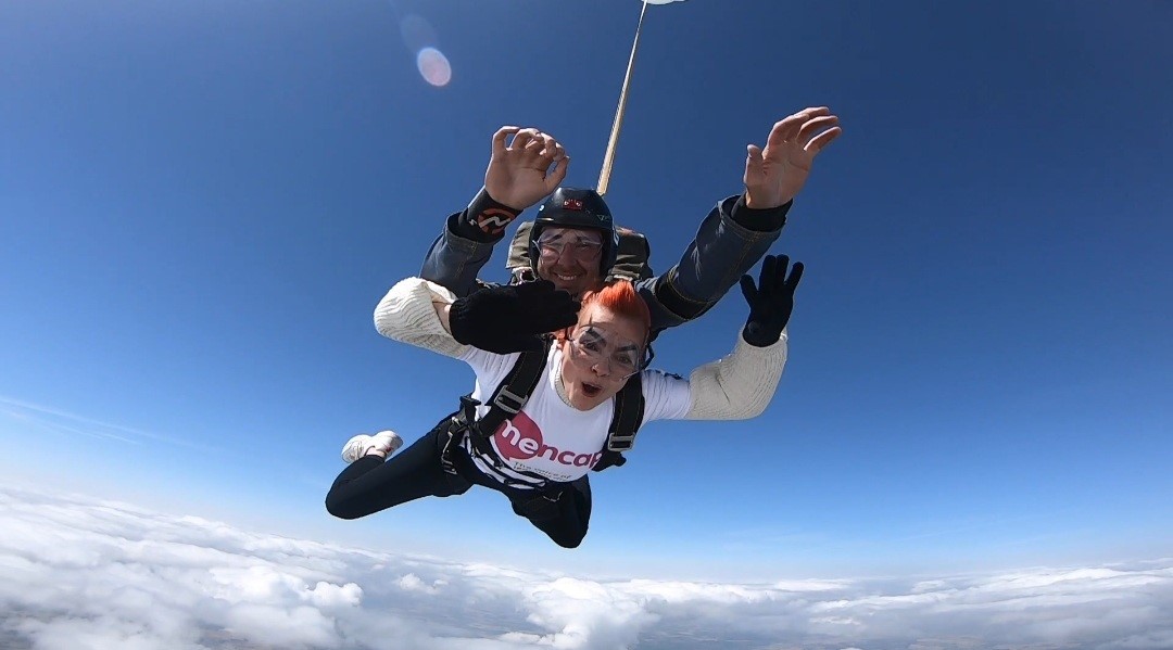 mencap_charity's tweet photo. A massive well done to our amazing Support worker Taylor who completed her first ever skydive last week and raised £350 for Mencap. 🛩️
You can make your very own #MoveforMencap, be it skydive, jump, run, skip or dance.🕺🏃♀️
Find out more at https://t.co/xuIbcOT4hF https://t.co/PPlFxKu35L