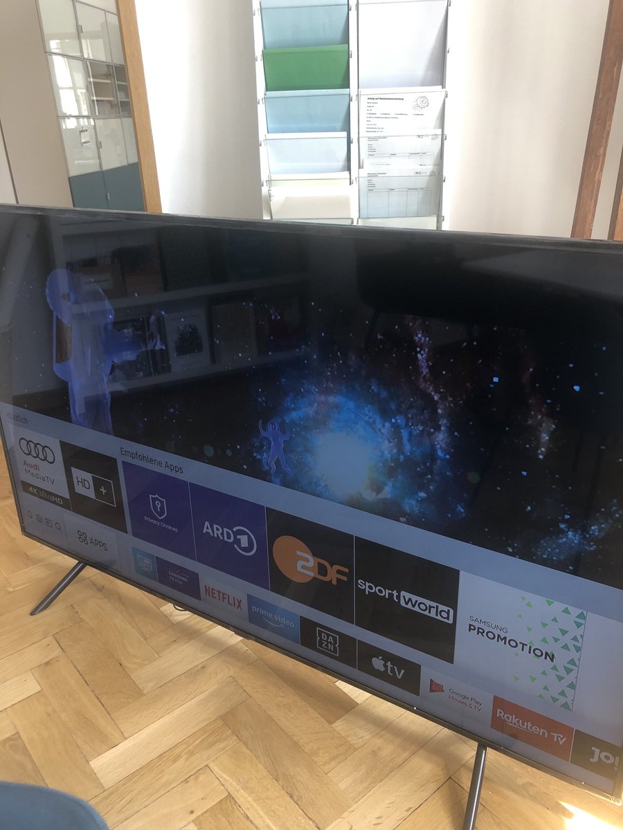 Ferienbeginn und die Vorbereitungen für das neue Schuljahr laufen; Ankunft der RiesenKiste #Testgerät #Airplay #Vorfreude  #zeitgemässeBildung