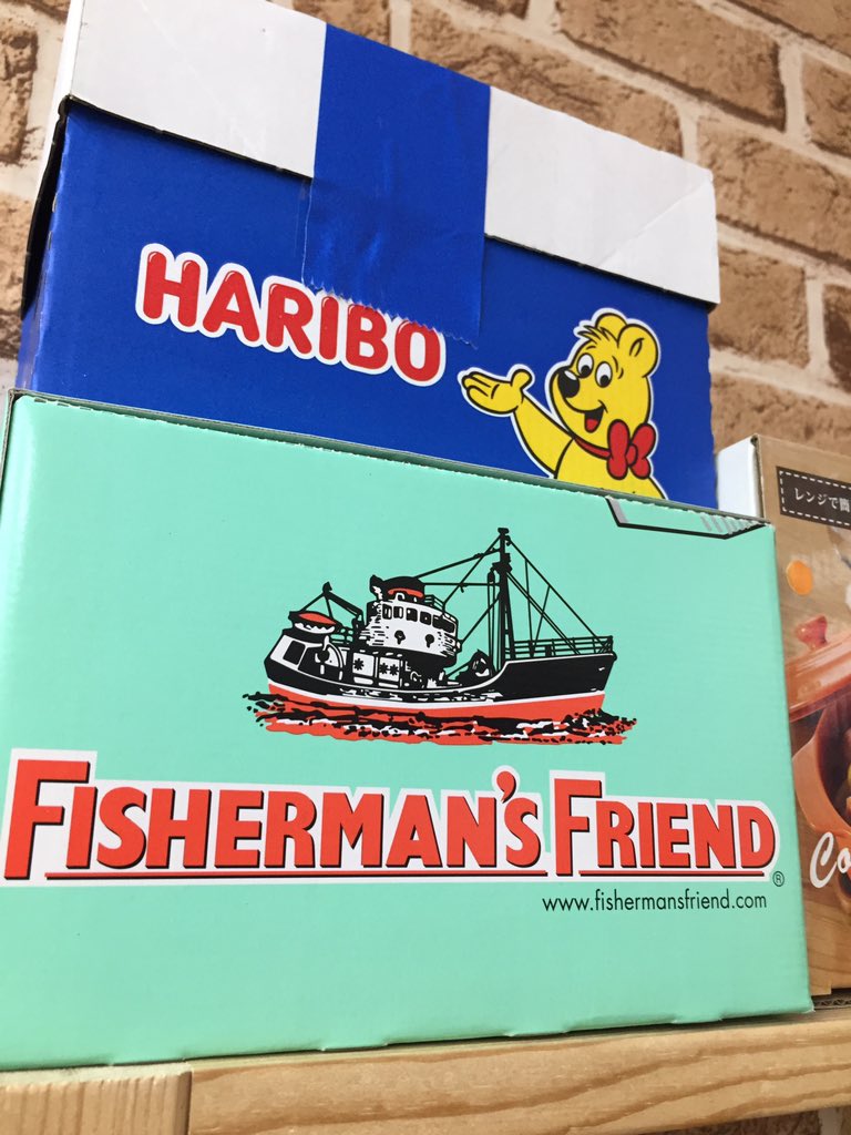 BOOK55kinuta's tweet photo. まいど‼️
砧の何でも屋BOOK55です🤩✨

【フィッシャーマンフレンズ販売中】

マスクをつけて食べると目から波が出るほどスッキリ😂🌊
イギリスのお菓子ですが、なんと日本に輸入されているのは千歳船橋の企業さんなんです😚✨

眠気覚ましにピッタリ‼️

ぜひBOOK55で👍✨

#BOOK55 https://t.co/jxMynqbmGb
