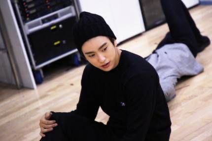 jinyoung with hats ~a thread~