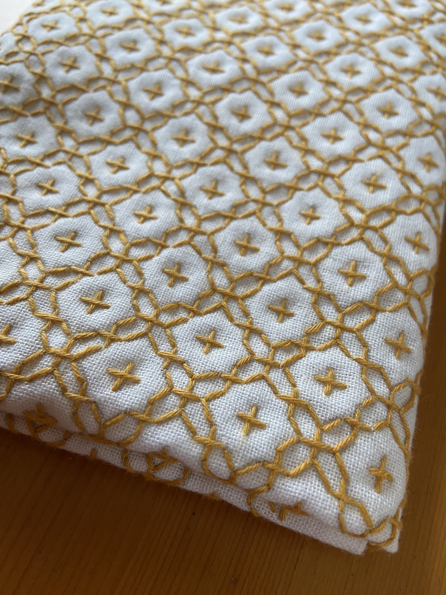 Sana 出来ました いつも この柄は半年以上かかる 晴れたら水通しします 刺し子 十字花刺し