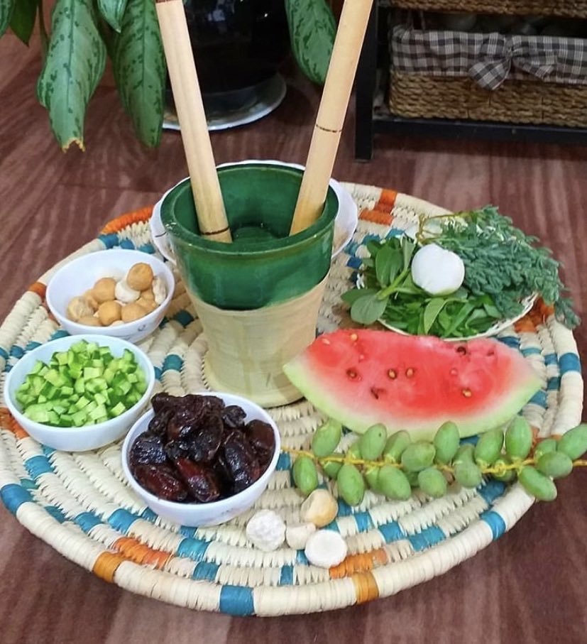 Iran_Style's tweet photo. Chilled sweet & salty #summer soup from #Bushehr made with condensed dried yogurt lumps (#Kashk) 🌱🍉🥒#PersianGulf. Image via #KhormayeHajiHassan. #ArtOfPersia #PersianFood #lifestyle #ThePersians #LoveIran💟 https://t.co/lbUBXrPstL