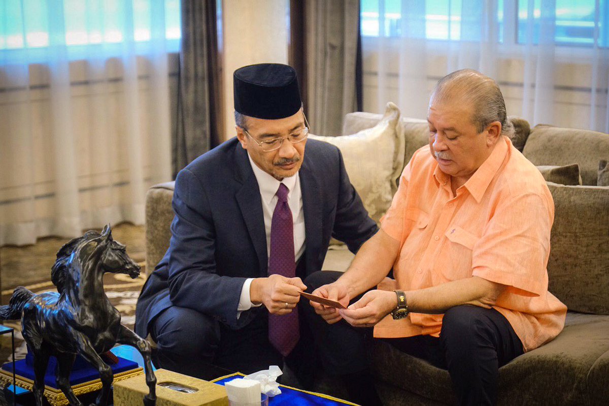 HishammuddinH2O's tweet photo. Menjunjung kasih DYMM Sultan Ibrahim Ibni Almarhum Sultan Iskandar, Sultan Yang Dipertuan Bagi Negeri Dan Jajahan Takluk Johor Darul Ta’zim atas perkenan terima patik menghadap di Istana Polo, Pasir Pelangi tadi. https://t.co/curtQslOEx