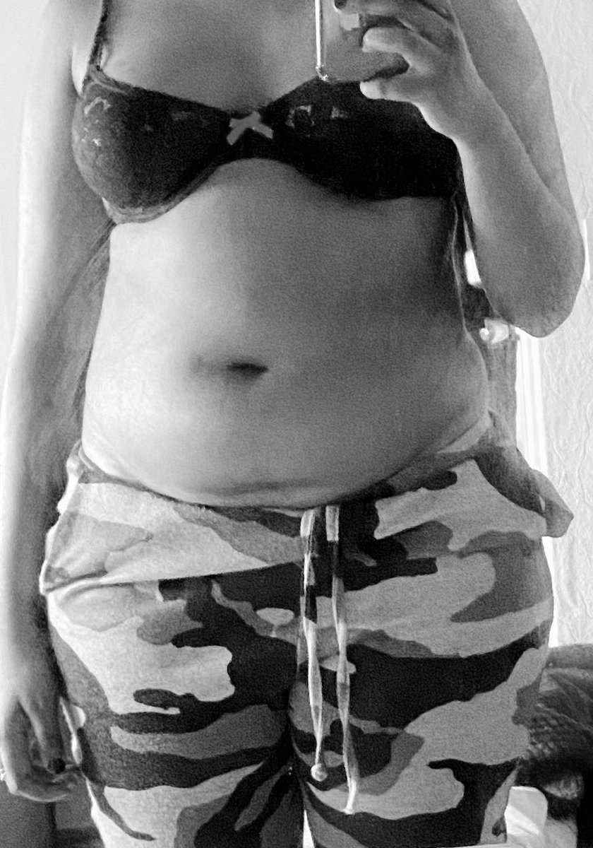 skinnylegendwa4's tweet photo. Me a few days ago(dirty mirror) VS me 2 years ago lol I hate myself, never recover itβs a scam π¦ #bodycheck #weightgain #proana #anatwt #edtwt #thinspo #meanspo #fatspo #eatingdosorder https://t.co/obhyz5KECB