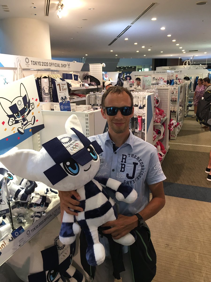 Das #Olympia-#Maskottchen #Miraitowa und ich. Wiedersehen in #Tokio hoffentlich nächstes Jahr