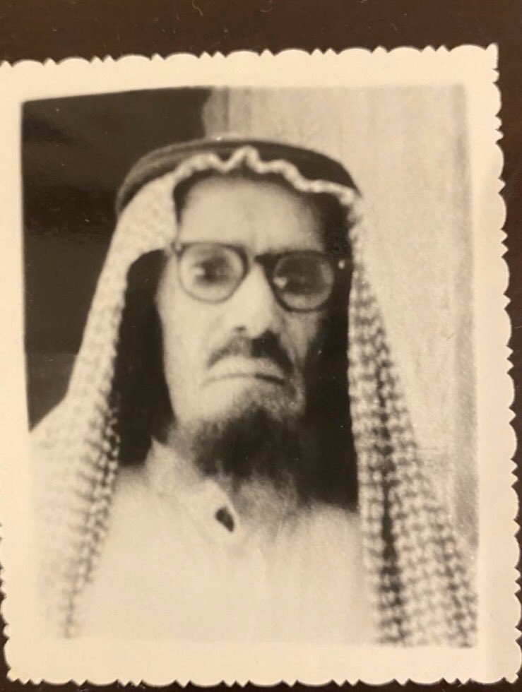 Moaloraini's tweet photo. الشيخ براهيم المحمد النجاشي يرحمه الله(1310- 1394هـ)مواليد مدينة #الـخـبـراء سافر إلى #مكة المكرمة وعمل في الهجانة، وقدم إلى #الدوادمي 1351هـ معه ابواب قصر الملك عبدالعزيز الذي كان في طور الإنشاء، وعام 1352هـ كلفه الملك عبدالعزيز بإمارة القصر، وتقاعد 1388هـ
#القصيم
#رياض_الخبراء https://t.co/NWY7VM2hrn