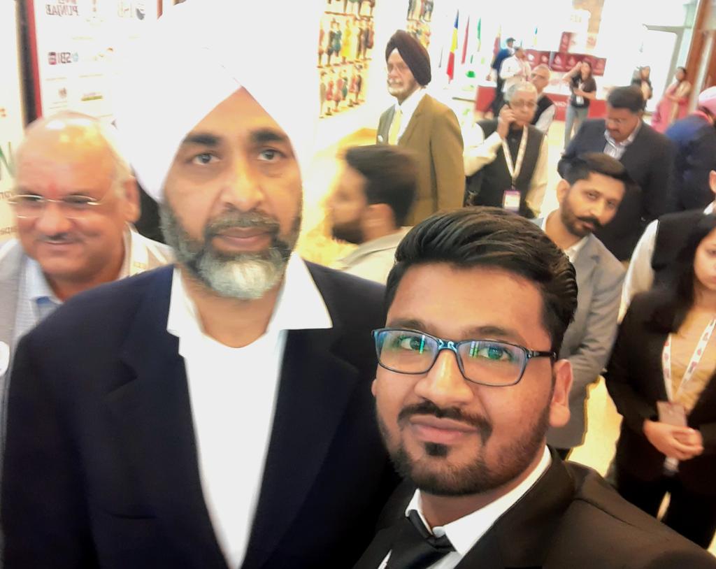 ImKeshav3's tweet photo. Wishing a happy birthday to Finance Minister of Punjab S. Manpreet Singh Badal @MSBADAL 
Many many happy returns of the day Sir 🎂 https://t.co/4FHXSh9wAd