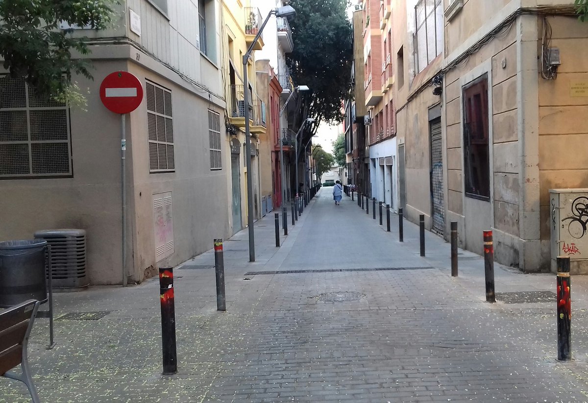 esberginia's tweet photo. #biciBcn falta #excepteBicis sota senyal "sentit prohibit" a carrer #Vallirana de baixada sortint de la plaça Mañé i Flaquer, barri del Farró
@Bcn_SSTG
@EnbicixBCN @BCN_Mobilitat @barcelona_010 @Albert_Batlle_B https://t.co/g4PVaB6adg